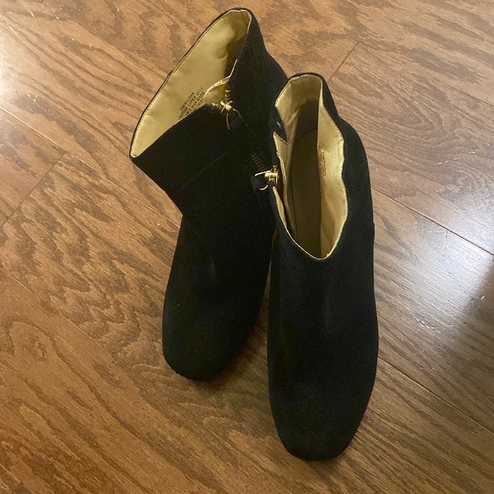 Nine West Like New Black Suede High Heeled Boots, 8.5M, 4.5”heels, leather upper